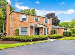 869 Lake Shore Rd, Grosse Pointe, MI 48236