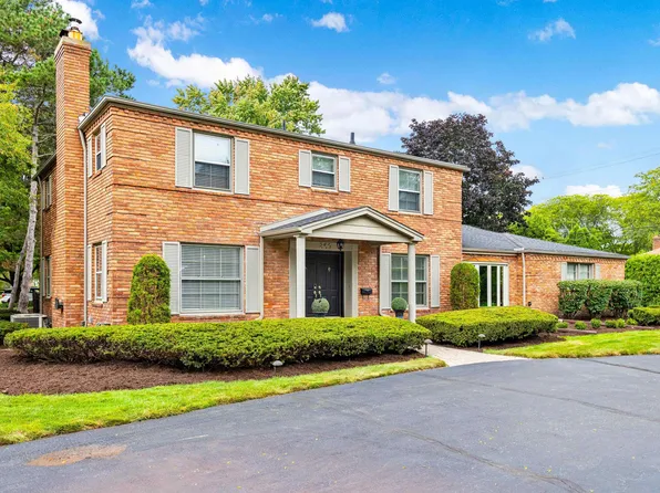 869 Lake Shore Rd, Grosse Pointe, MI 48236