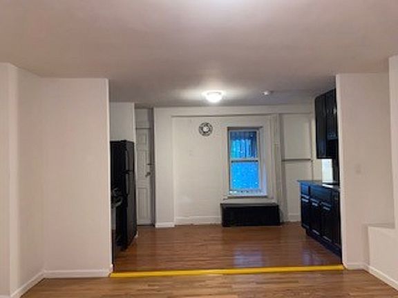 3rd image of 1028 40th St APT 1