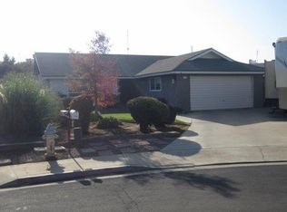 779 N Nichols Ave, Dinuba, CA