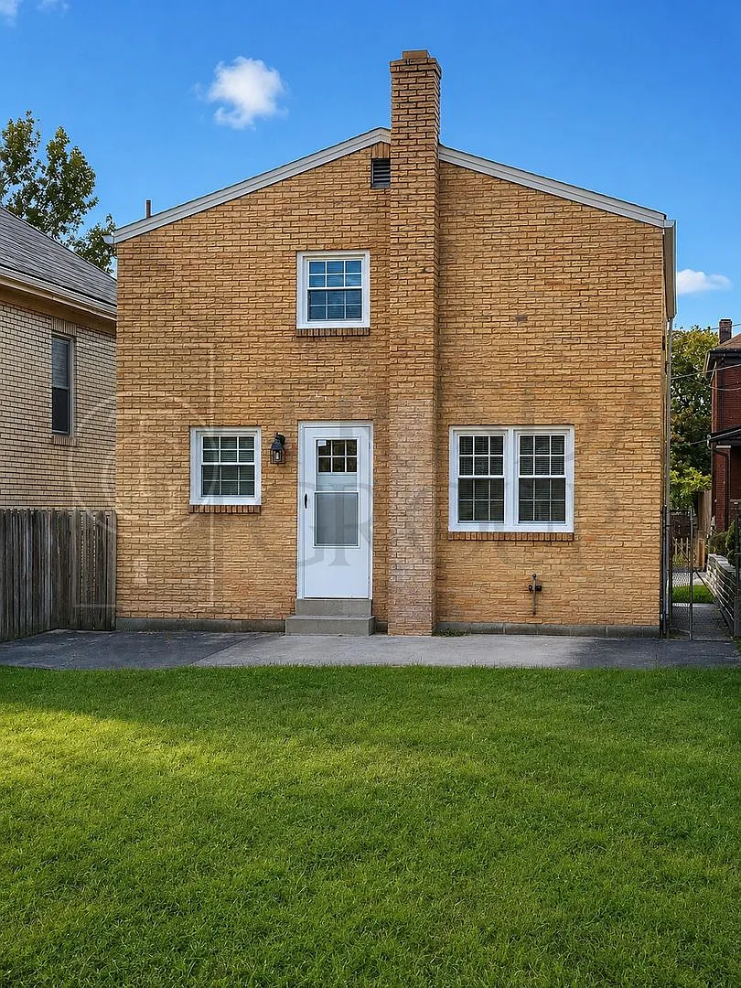 Move In Ready! Brick Single Family Home With Garage, Fenced Yard, Ac, Laundry, Hardwood Floors, P... — Photo 2