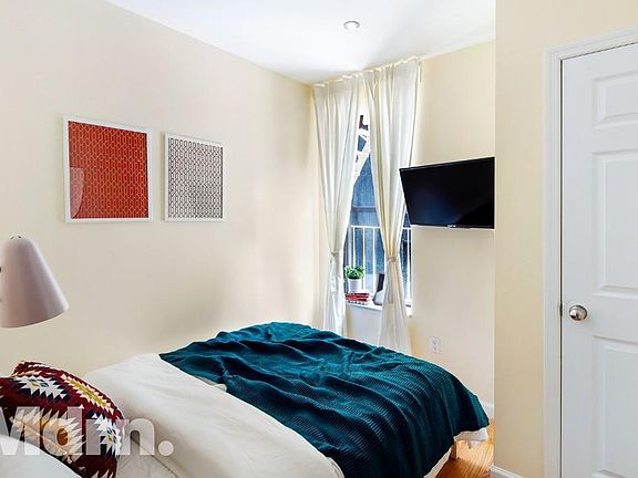 4th image of 15 W 107th St APT 24