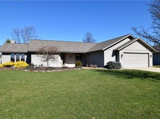 32520 Briarwood Dr, North Ridgeville, OH 44039