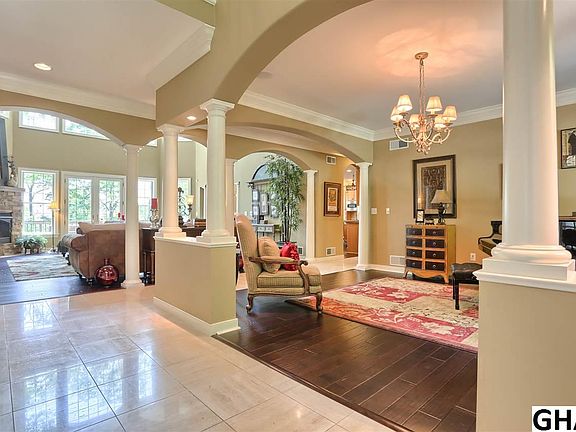 Home w/ Upscale Amenities