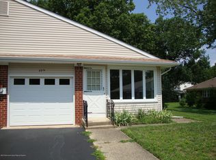 23 Snowberry Ln #B, Manchester Township, NJ 08759