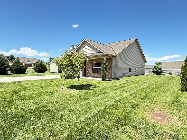 2162 Frewin Ct — Photo 17