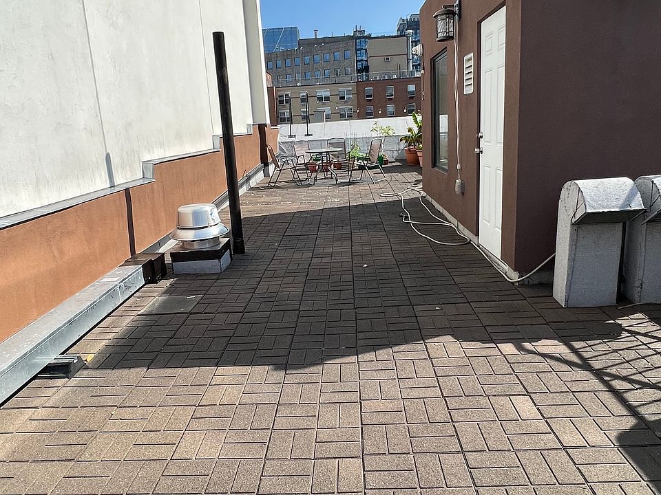 2nd image of 358 W 123rd St #3