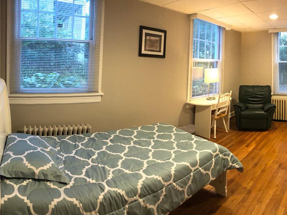 2nd image of 150 Winchester St