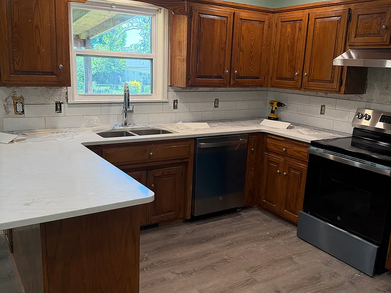 1204 W New Hope Rd — Photo 2