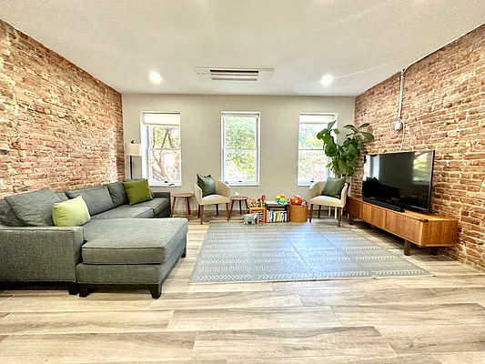 Rented by Remax Real Estate Professionals | media 44