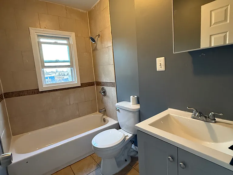374 Badger Ave #3L — Photo 5