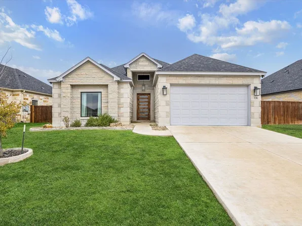 136 Greg Ln, Jarrell, TX 76537