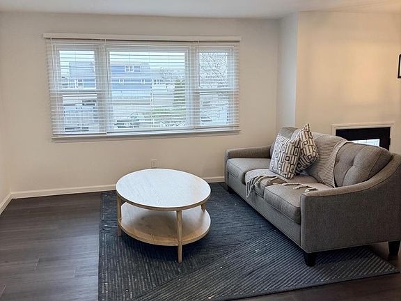 3rd image of 2133 Bridge Ave