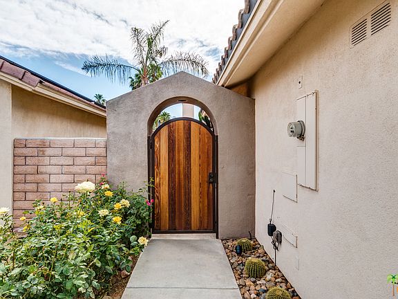 4th image of 1370 Emerald Ct