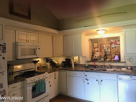 4th image of 7244 Saint Clair Ave