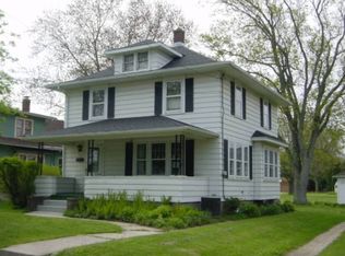 735 Center Ave, Oostburg, WI 53070