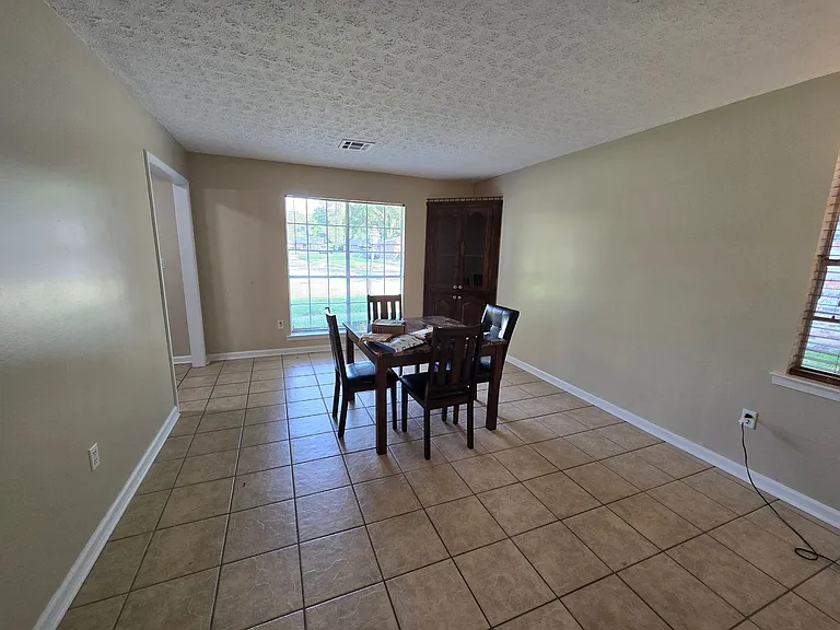 6520 Pinebrook Dr — Photo 3