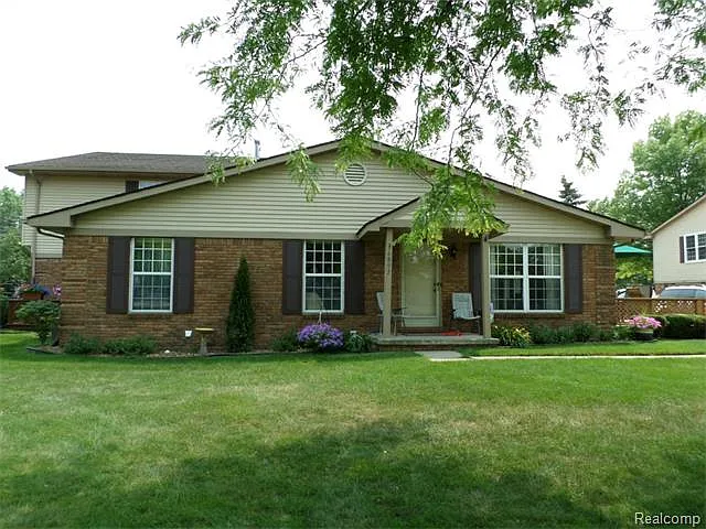 36891 Lakeview Ln photo 1