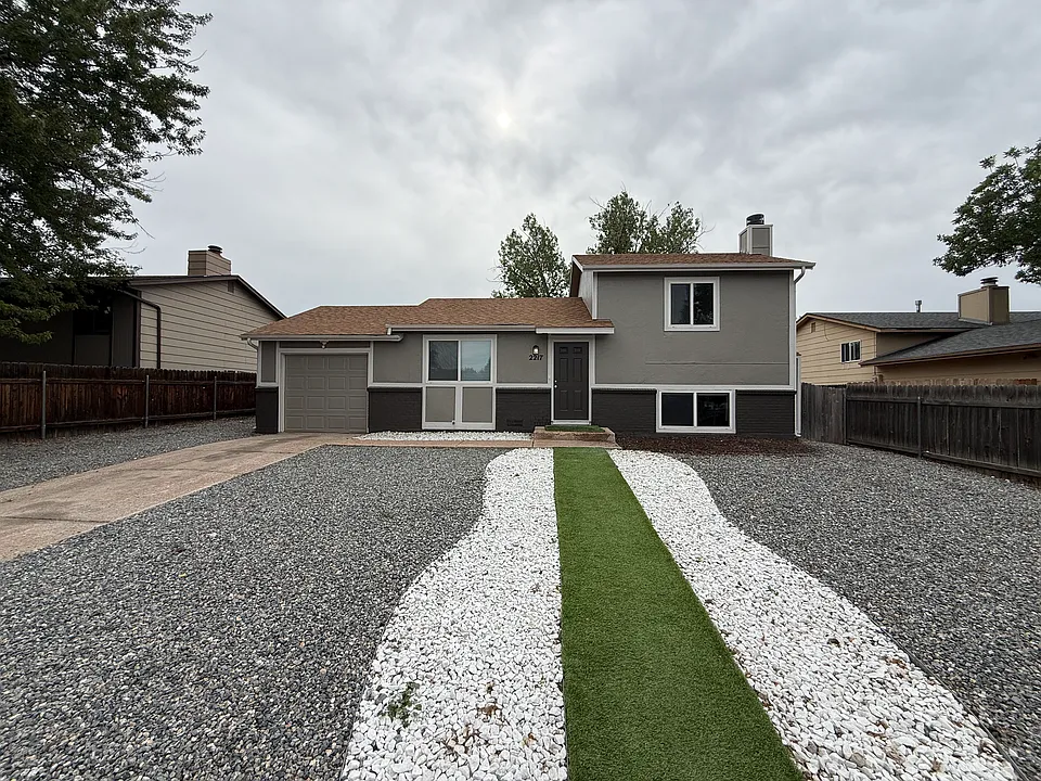 2217 Farnsworth Dr