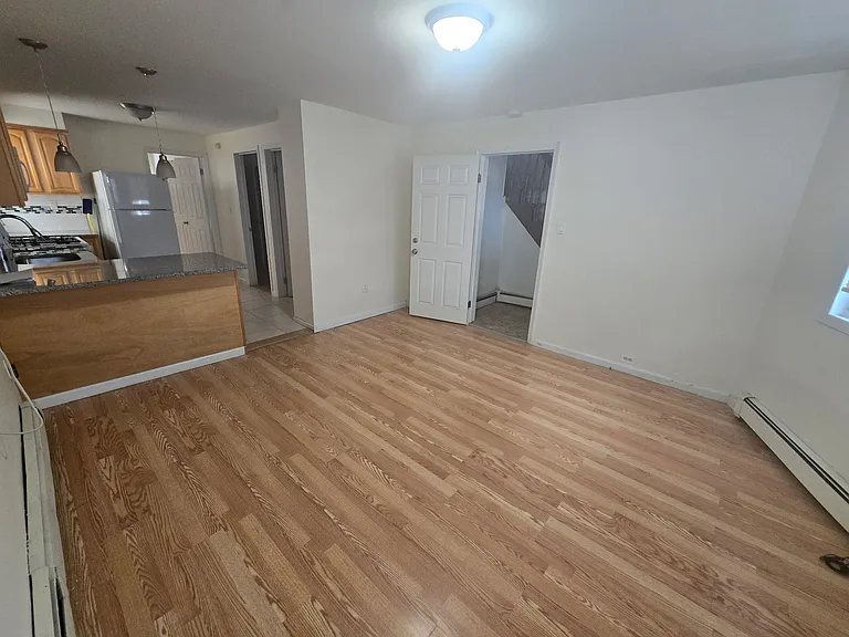 552 Davis Ave — Photo 9