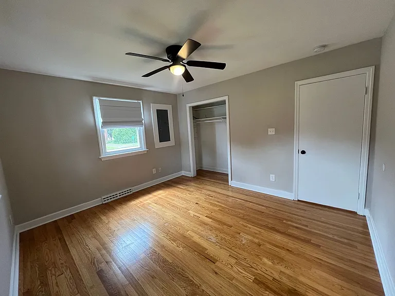 2725 Greendale Ave — Photo 22