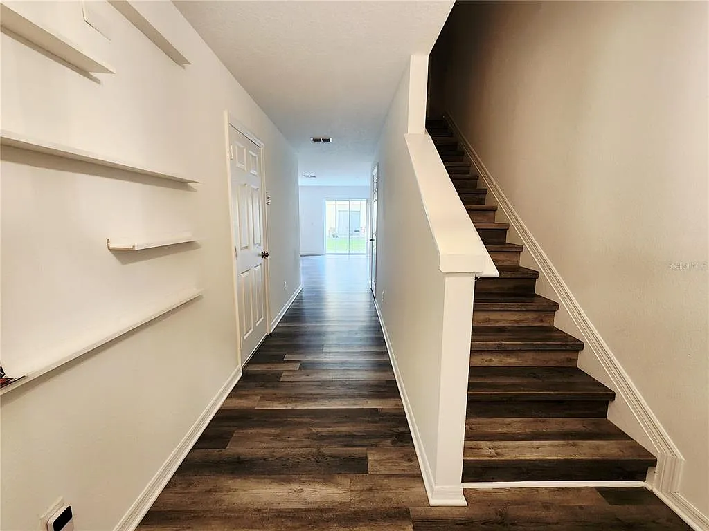 2 bed, 2.5 bath, 1303 sqft, $2,000 — Photo 2