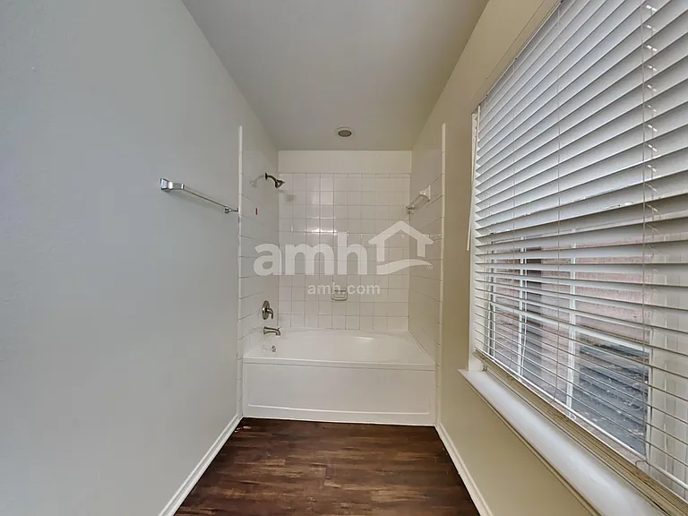 9749 Parkmere Dr — Photo 12