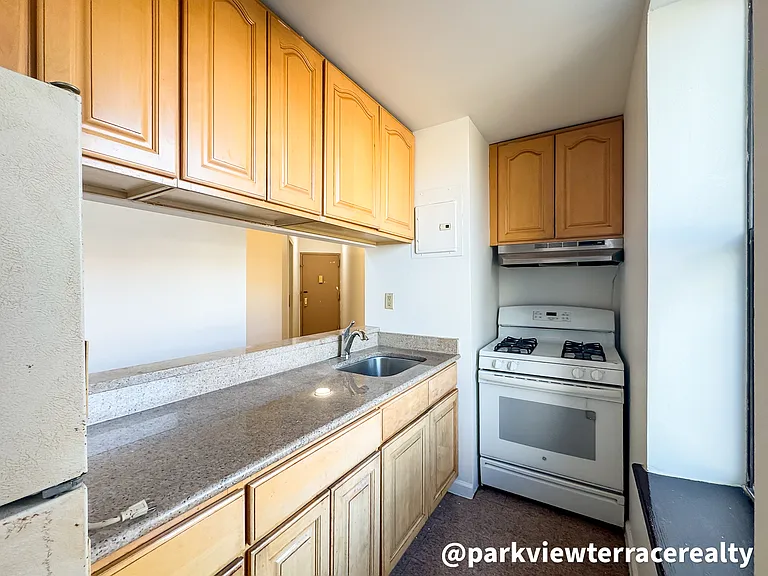 556 Dahill Rd #3F — Photo 2