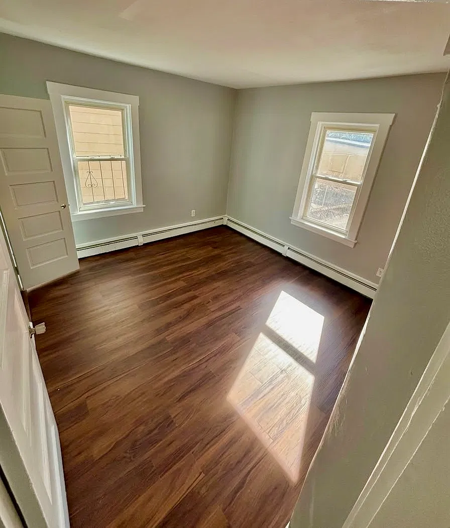 3 bed, 1080 sqft, $2,200 — Photo 3