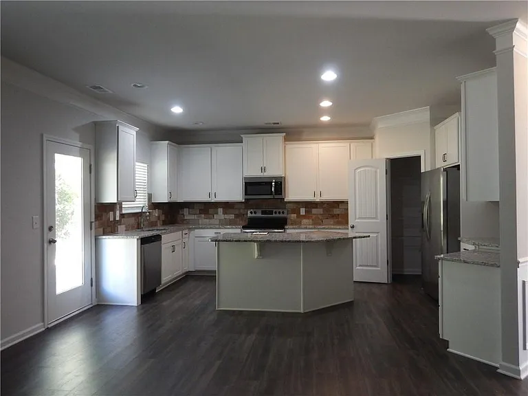 720 Country Ridge Dr — Photo 5