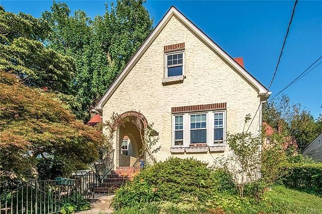 1st image of 82 Helena Ave