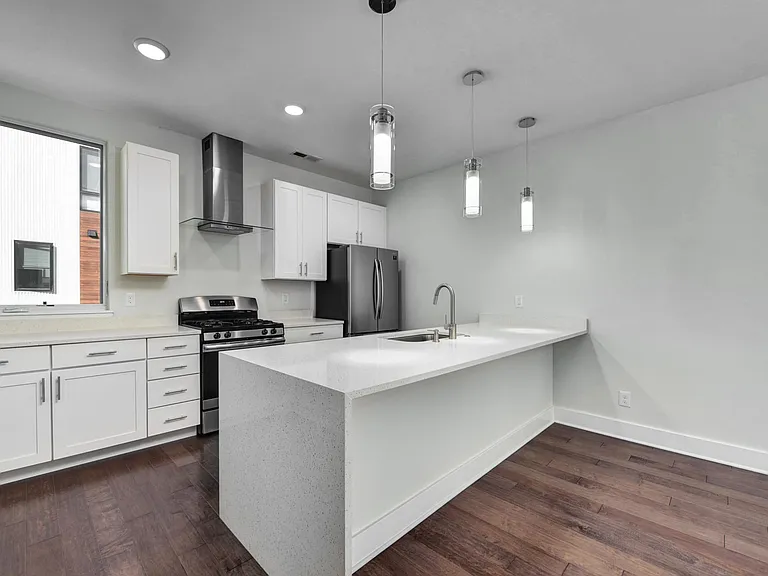 1244 W 70th St — Photo 9