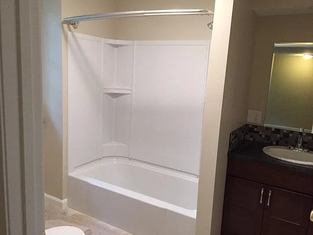 Full bath on 2nd floor