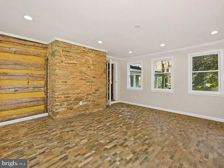326 Walker Rd — Photo 11