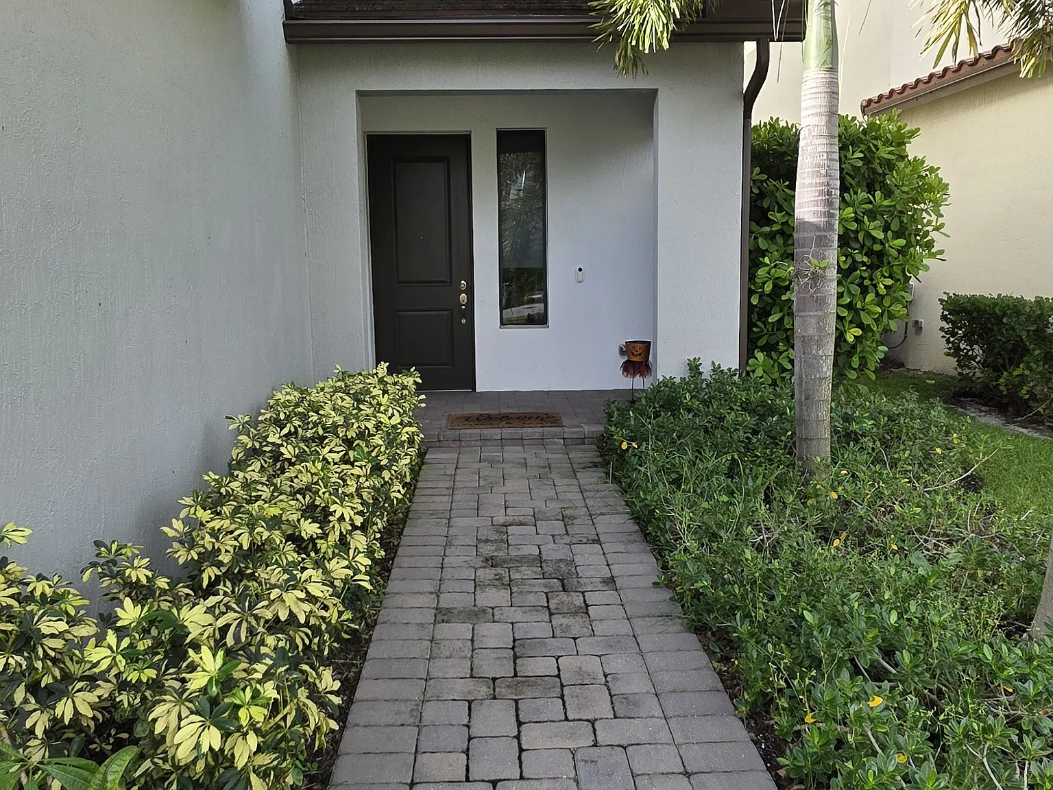 5 bed, 3.5 bath, 2512 sqft, $4,200 — Photo 2