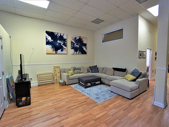 4th image of 921 N Damen Ave #C