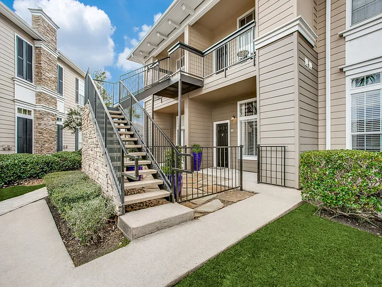 Westmount at Mason Creek — Photo 1