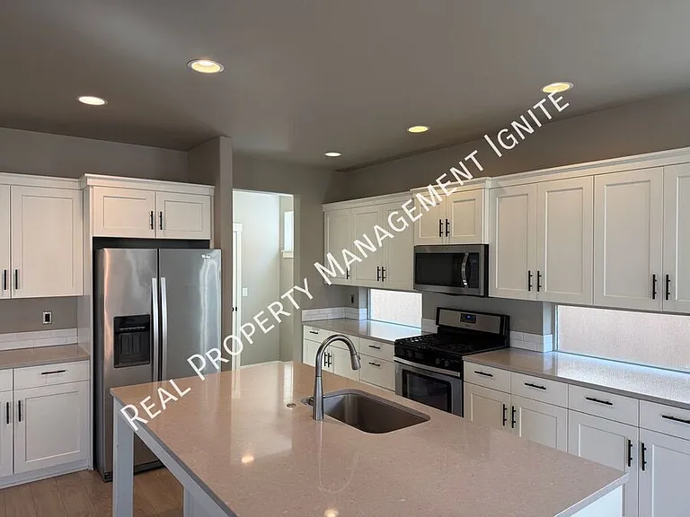 3751 SW Coyote Ln — Photo 2
