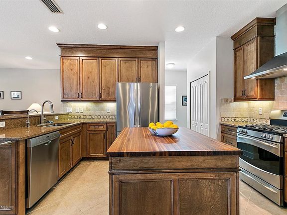 5th image of 813 Chanterelle Way