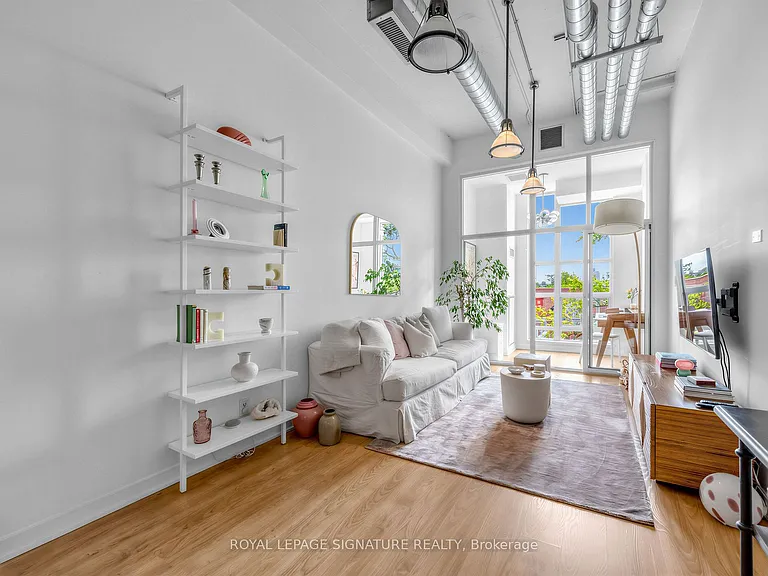 380 Macpherson Ave #422 — Photo 12