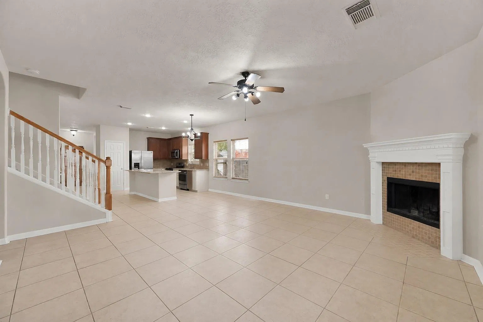 4 bed, 2.5 bath, 2174 sqft, $1,995 — Photo 2