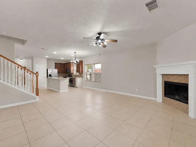 1443 Meadowhigh Ln — Photo 2