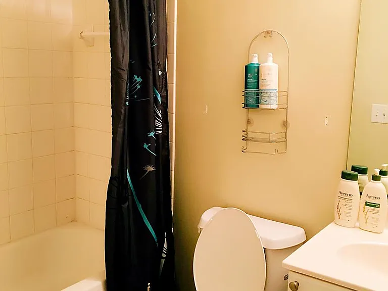 Bathroom B on the second flour