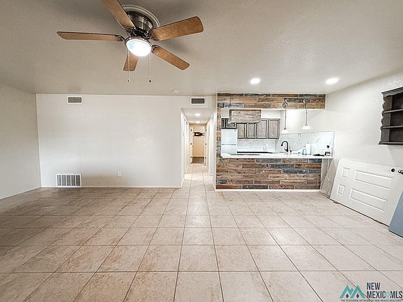 4th image of 302 W 9th St #A & B