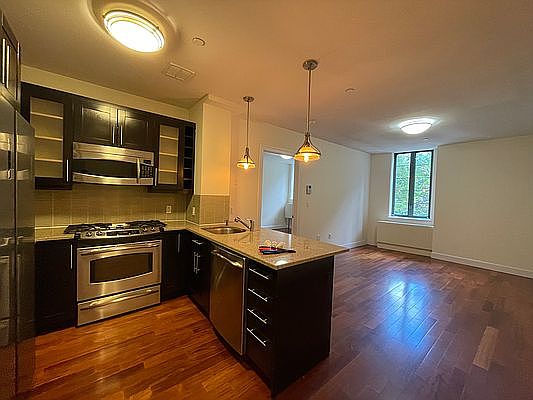 5th image of 83-30 Kew Gardens Rd #2E