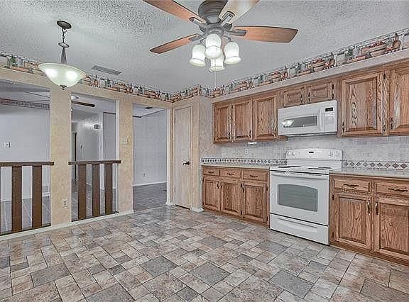 3rd image of 2217 Pueblo Dr