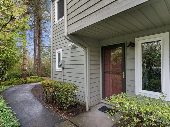 4880 SW Scholls Ferry Rd APT 32, Portland, OR 97225