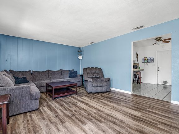 2nd image of 1380 Elaine Drive
