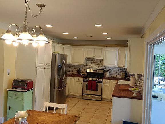 3rd image of 407 Jenny Dr