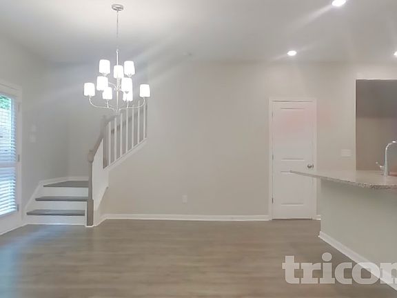 4th image of 313 Knowles Pl